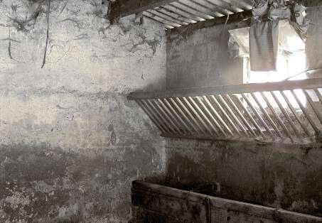 Intérieur d'une grange agricole